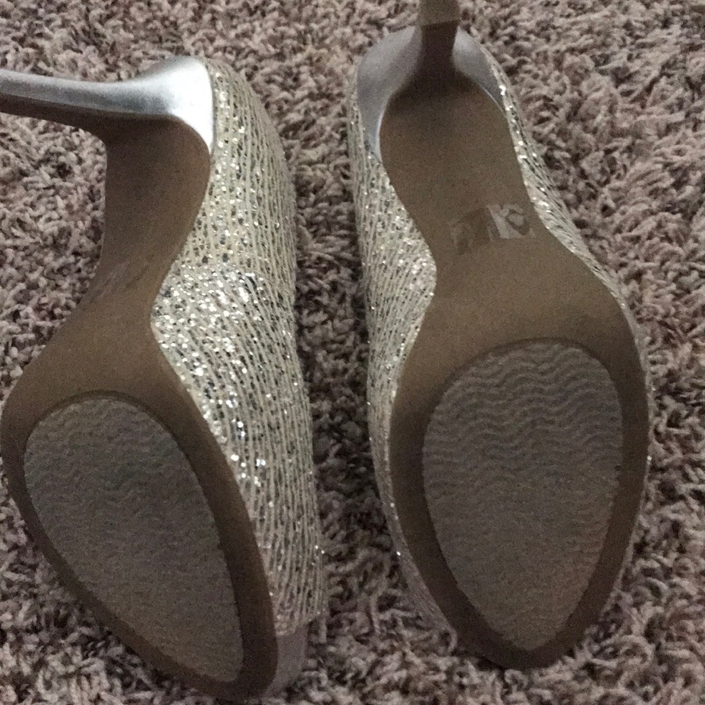 Heels - Picture 3 of 3